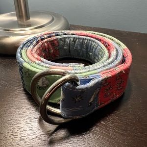 Mens XL Vineyard Vines patchwork D-Ring belt.
